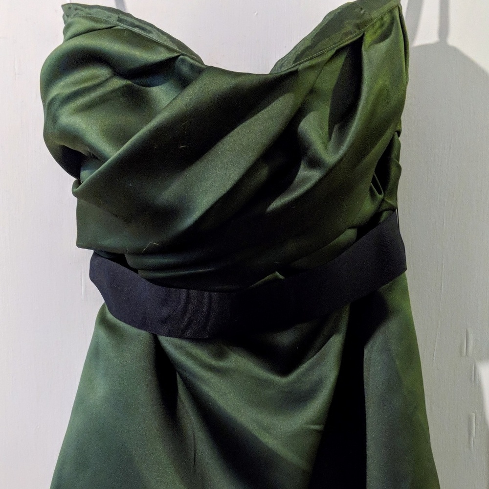 Vera Wang strapless mini with cute bows on back